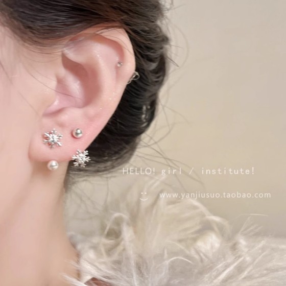 精湛工艺、卓越品质、时尚时尚的女性配饰