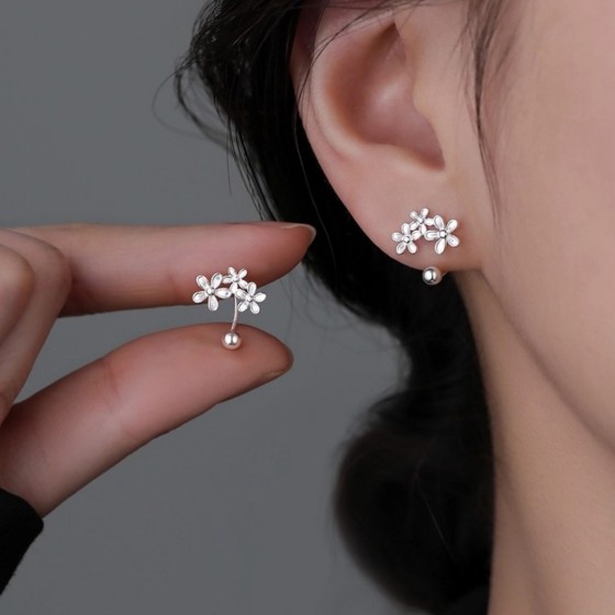 Exquisite Craftsmanship, Superior Quality, and Stylish Fashion Accessories for Women