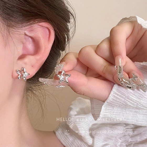 Exquisite Craftsmanship, Superior Quality, and Stylish Fashion Accessories for Women