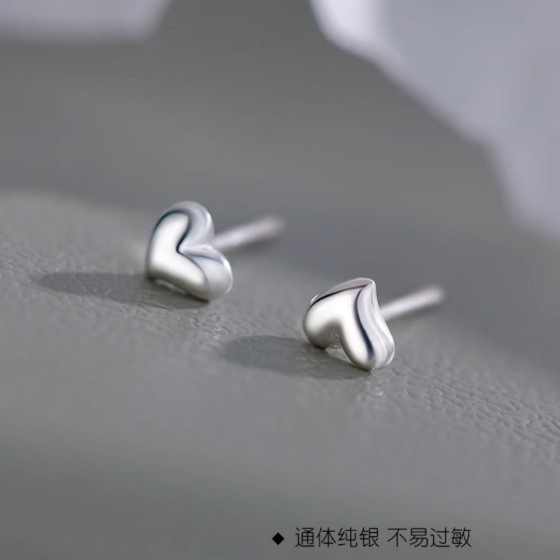 Exquisite Craftsmanship, Superior Quality, and Stylish Fashion Accessories for Women