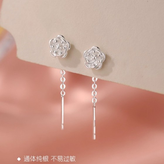 精湛工艺、卓越品质、时尚时尚的女性配饰