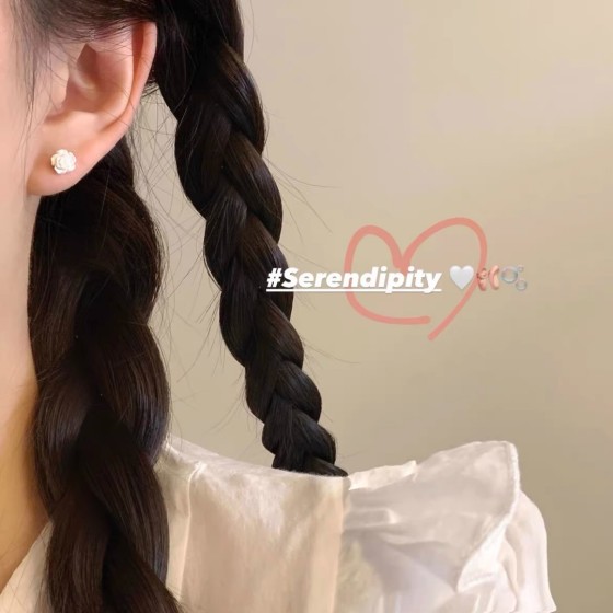 Exquisite Craftsmanship, Superior Quality, and Stylish Fashion Accessories for Women