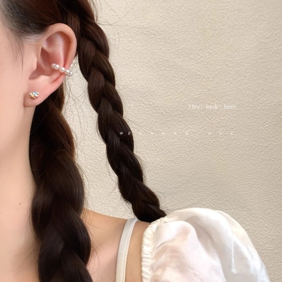 Exquisite Craftsmanship, Superior Quality, and Stylish Fashion Accessories for Women