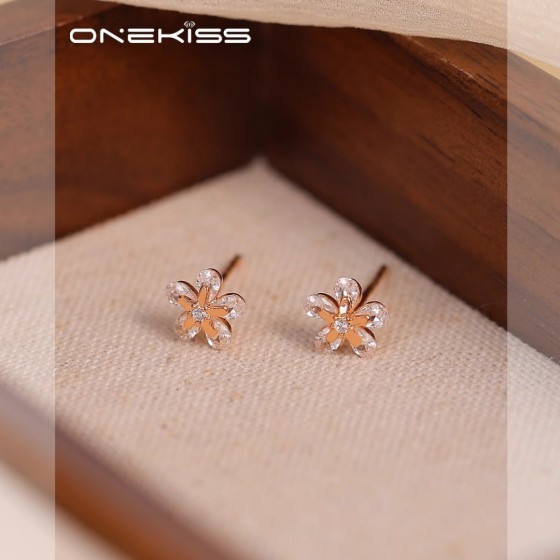 Exquisite Craftsmanship, Superior Quality, and Stylish Fashion Accessories for Women