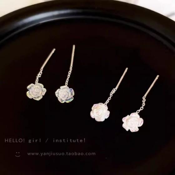 精湛工艺、卓越品质、时尚时尚的女性配饰