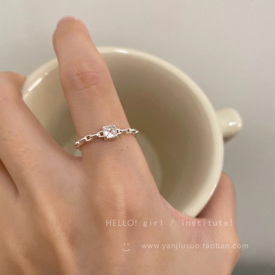 Exquisitely crafted high - quality rings, decorations for your fingertips