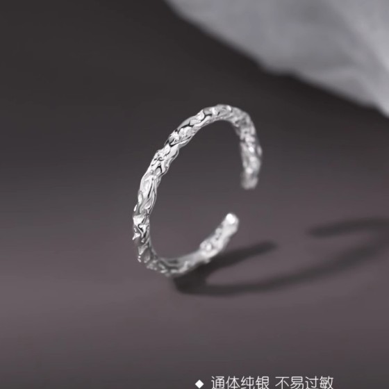 精心制作的高品质戒指，为您的指尖装饰