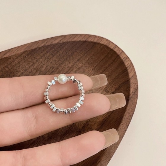 精心制作的高品质戒指，为您的指尖装饰