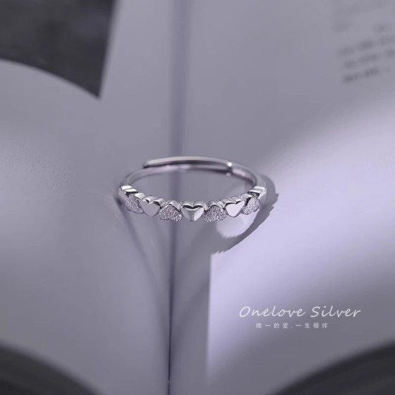 精心制作的高品质戒指，为您的指尖装饰